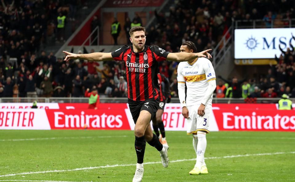 开云下载网址-1-0!米兰20轮不败仍距国米3分 800万新援登场3分钟绝杀+加盟首球